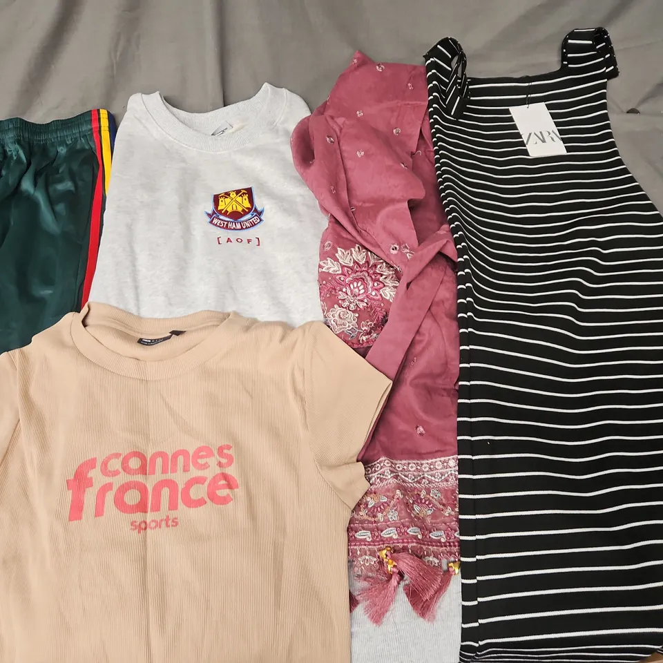 LARGE QUANTITY OF ASSORTED CLOTHING ITEMS TO INCLUDE ASOS, ZARA AND STRADIVARIUS 