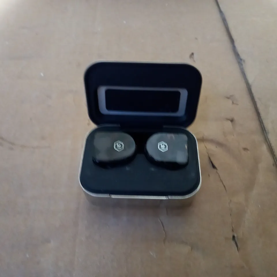 MASTER AND DYNAMIC HEADPHONES