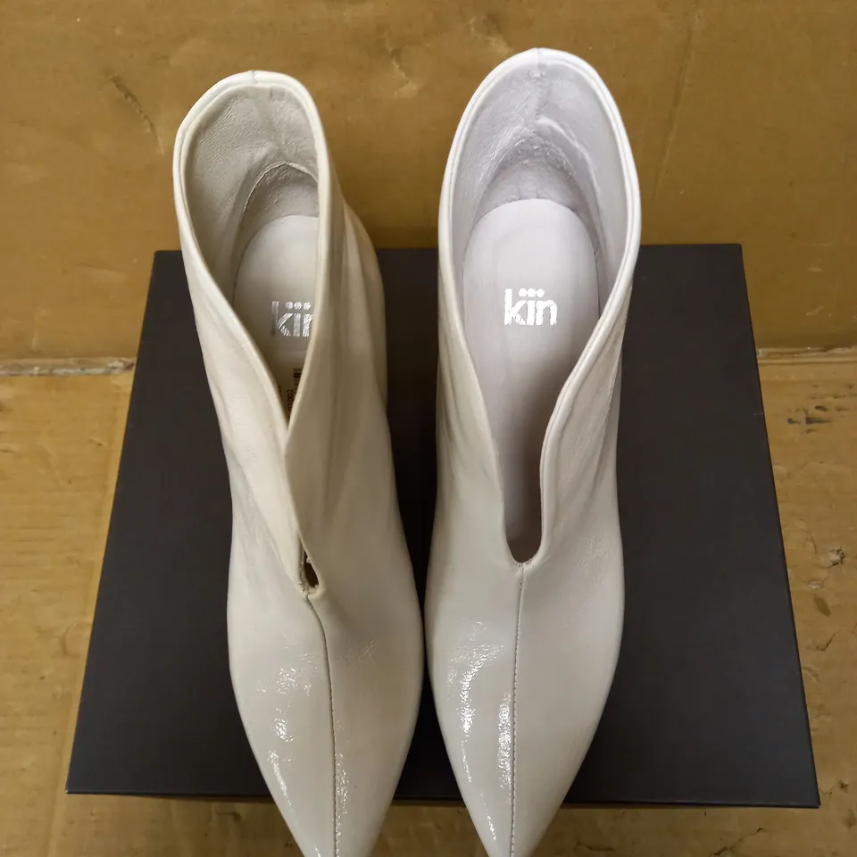 SIZE 5 KIN BY JOHN LEWIS POPPY WHITE ANKLE BOOT