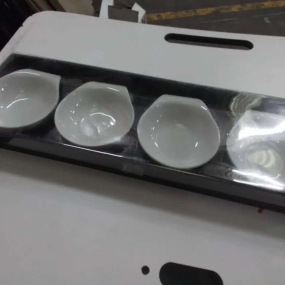 SET OF 4 PORCELAIN SERVING DISHES WHITE