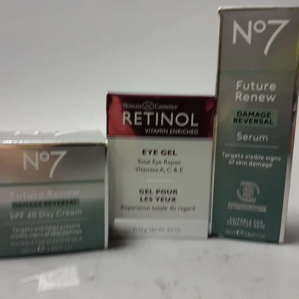 3 BOXED HEALTH AND BEAUTY PRODUCTS TO INCLUDE N07 FUTURE RENEW SERUM (25ml), N07 FUTURE RENEW SPF 40 DAY CREAM (50ml), SKINCARE COSMETICS RETINOL EYE GEL (15g), ETC