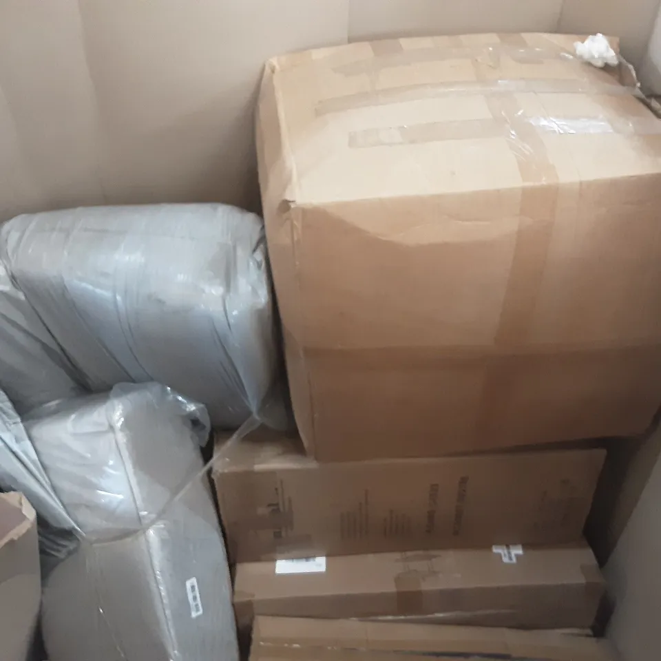 PALLET OF ASSORTED PRODUCTS TO INCLUDE HOMIDEC CLOTHES RACK, GREEHOMEDE BAMBOO 3 TIER CORNER SHELF, KASYDOFF, SEKEY PRIVACY FENCE, AMAGABEL ANIMAL TRAP, MOUNTAINTOP  BACKPACK