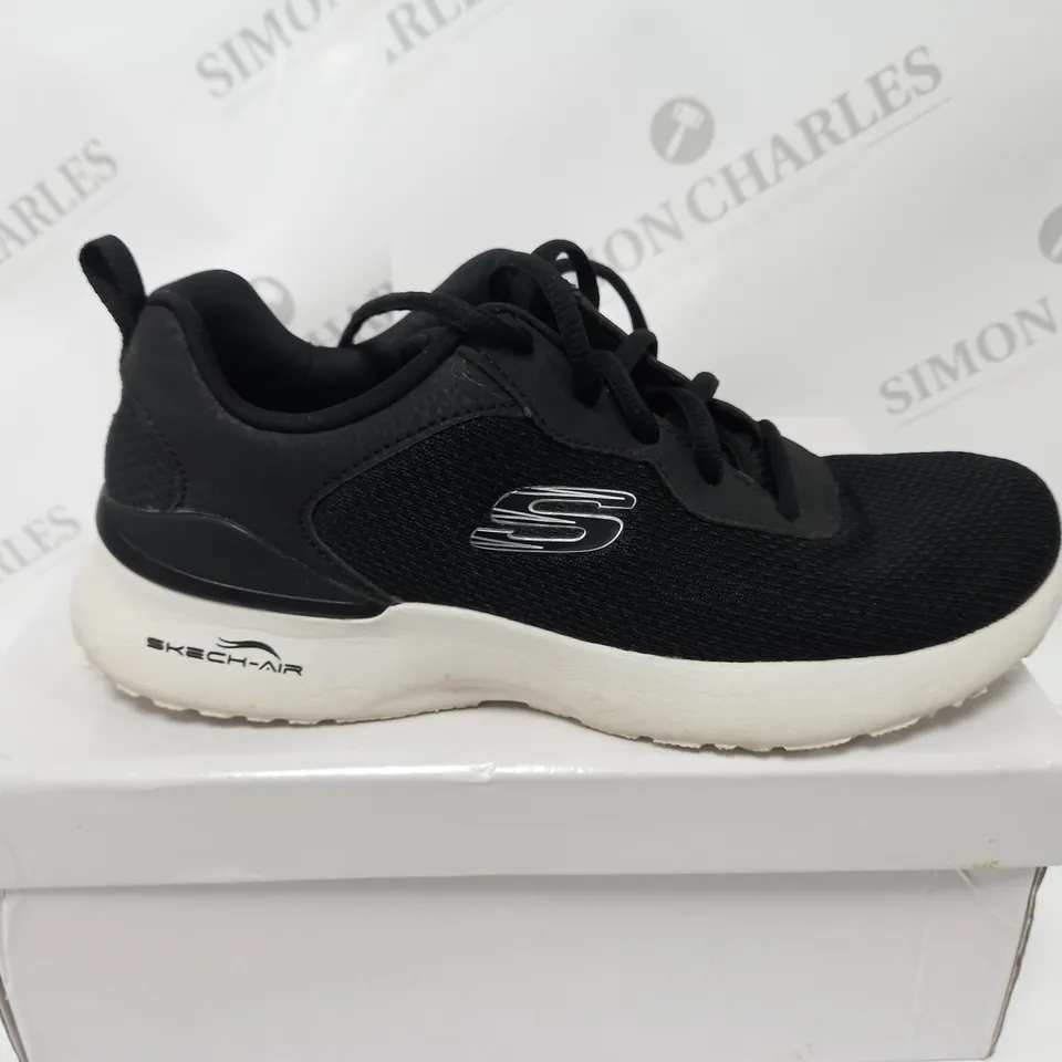 PAIR OF SKECHERS AIR DYNAMITE TRAINERS BLACK SIZE 4