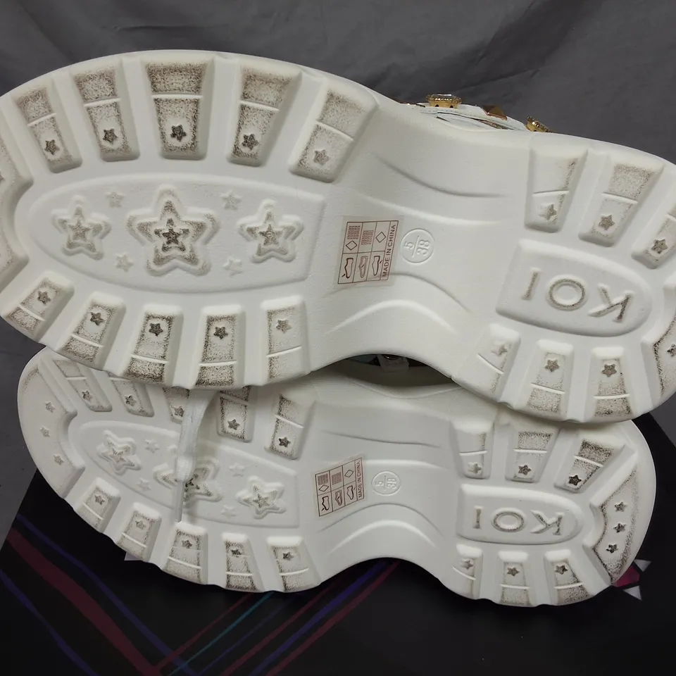 BOXED KOI MONSTER HIGH OH MY RA BEJEWELLED CHUNKY TRAINERS - UK 4