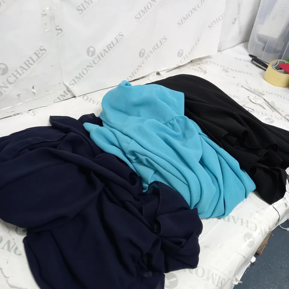 BOX OF APPROXIMATELY 10 CLOTHING ITEMS TO INCLUDE DRESSES, SKIRTS, TOPS ETC