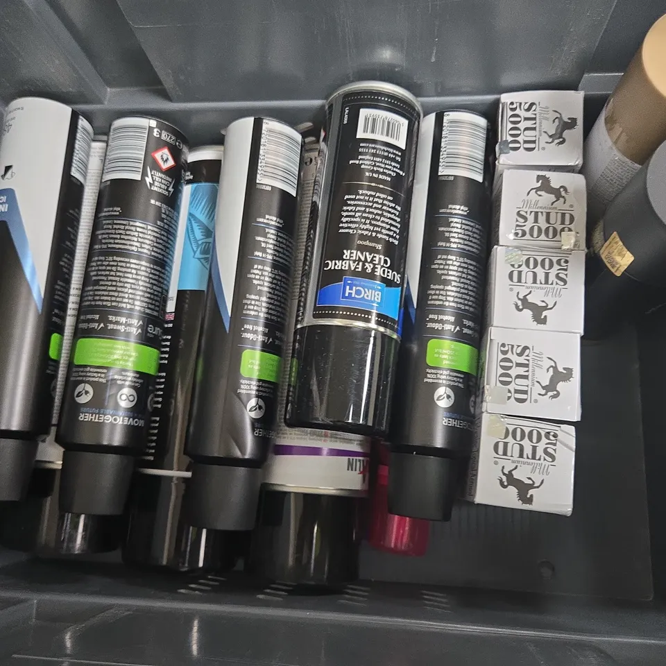 APPROXIMATELY 15 ASSORTED AEROSOLS TO INCLUDE BODY SPRAY, SELF TAN, AND HAIR GLITTER ETC. 