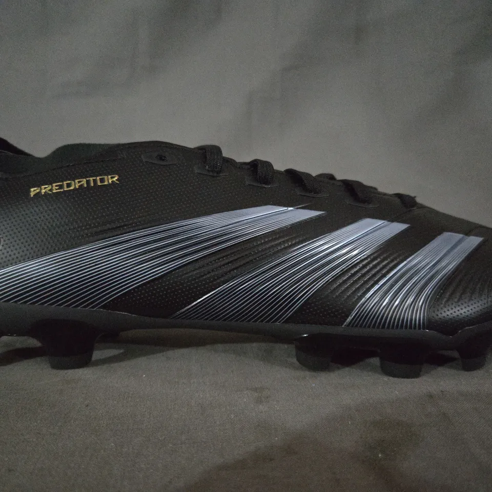 BOXED PAIR OF ADIDAS PREDATOR LEAGUE FOOTBALL BOOTS IN BLACK/CARBON UK SIZE 10.5