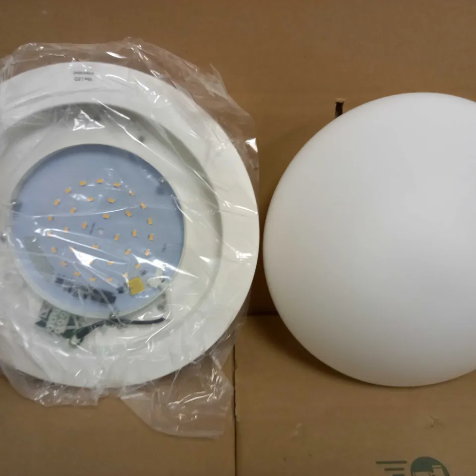 BRAND NEW DAL LIGHTING NOAH FLUSH WHITE OPAL GLASS LIGHT