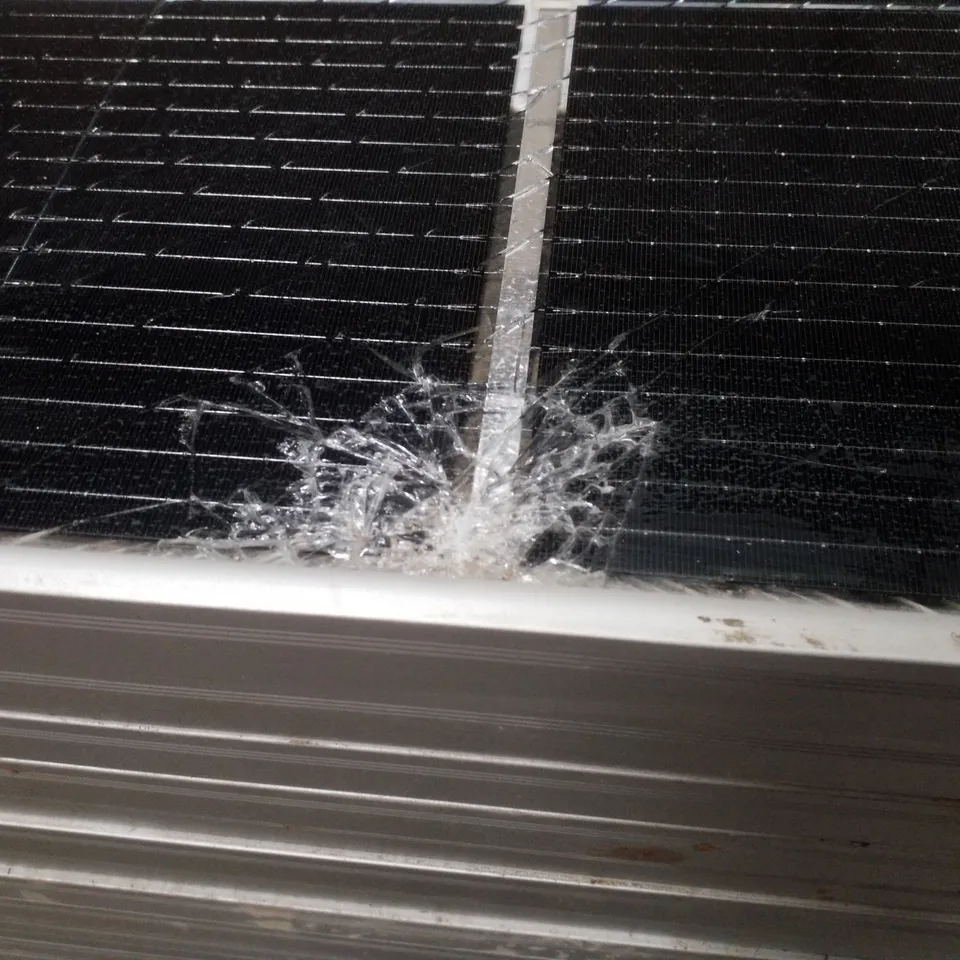 PALLET CONTAINING 30 SOLAR PANELS