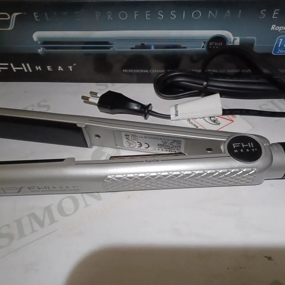 FHI HEAT ELITE PROFESSIONAL CERAMIC STYLING IRON