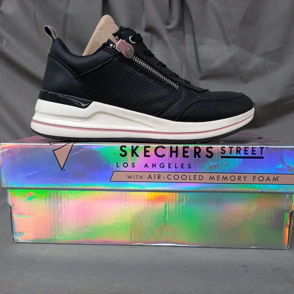 BOXED PAIR OF SKECHERS SHOES IN BLACK SIZE 5.5
