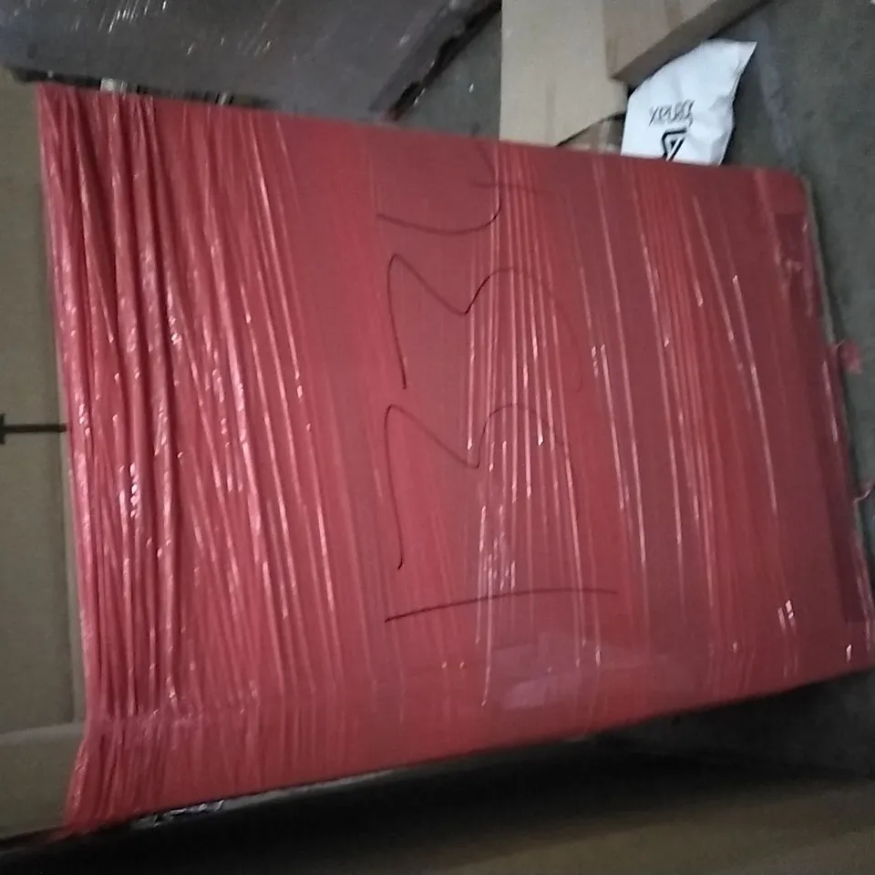 PALLET OF ASSORTED ITEMS INCLUDING BEENAX, CANDORA, FABIAN CLARKE HOTELS FRAMES, SANDING POP UP BATHING TENT