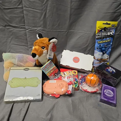 APPROXIMATELY 15 ASSORTED TOYS & GAMES PRODUCTS TO INCLUDE UNO CARD GAME, KEELECO PLUSH, FLYING GLIDERS, ETC