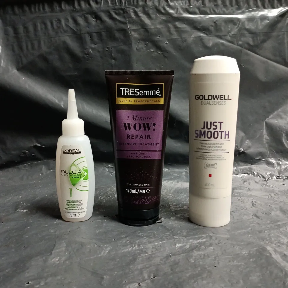 APPROXIMATELY 20 ASSORTED COSMETIC ITEMS TO INCLUDE TRESEMMÉ, GOLDWELL, ETC - COLLECTION ONLY