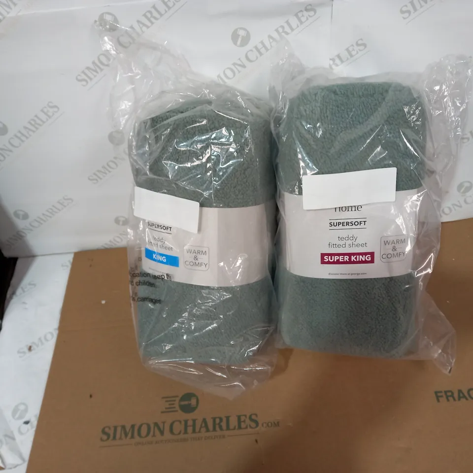LOT OF 2 ASSORTED DESIGNER SUPERSOFT TEDDY FITTED SHEETS - SUPER KING AND KING