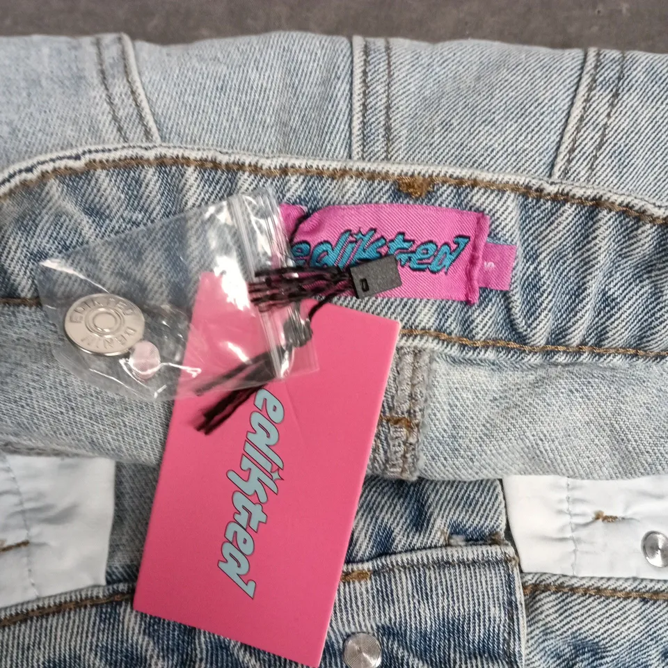 EDIKTED WOMEN'S LIGHT-WASH DISTRESSED DENIM SHORTS WITH FRAYED HEMS – SMALL