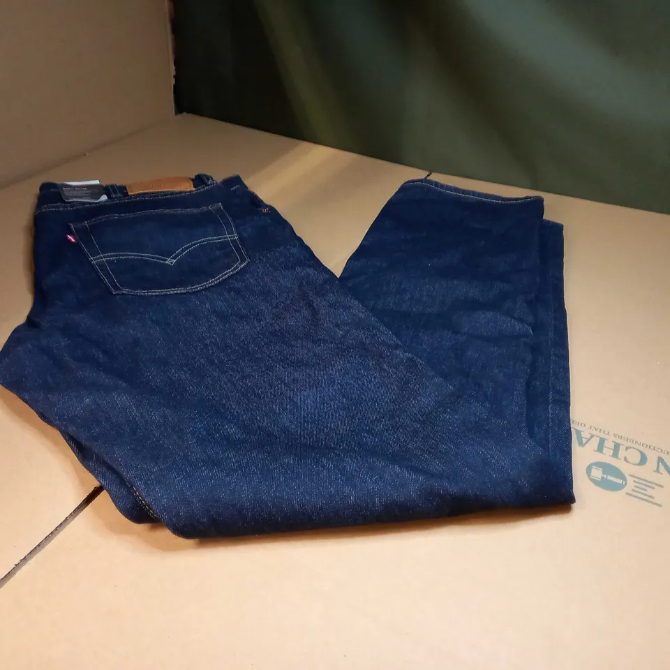 LEVI BLUE DENIM JEANS - SIZE W38/L34