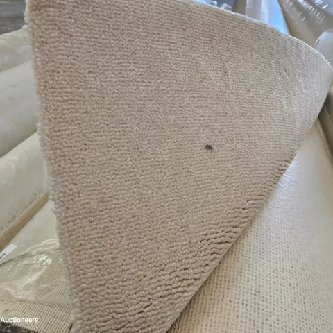 ROLL OF QUALITY ROYAL VELVET SPRINGFIELDS CARPET APPROXIMATELY 4M × 3.9M