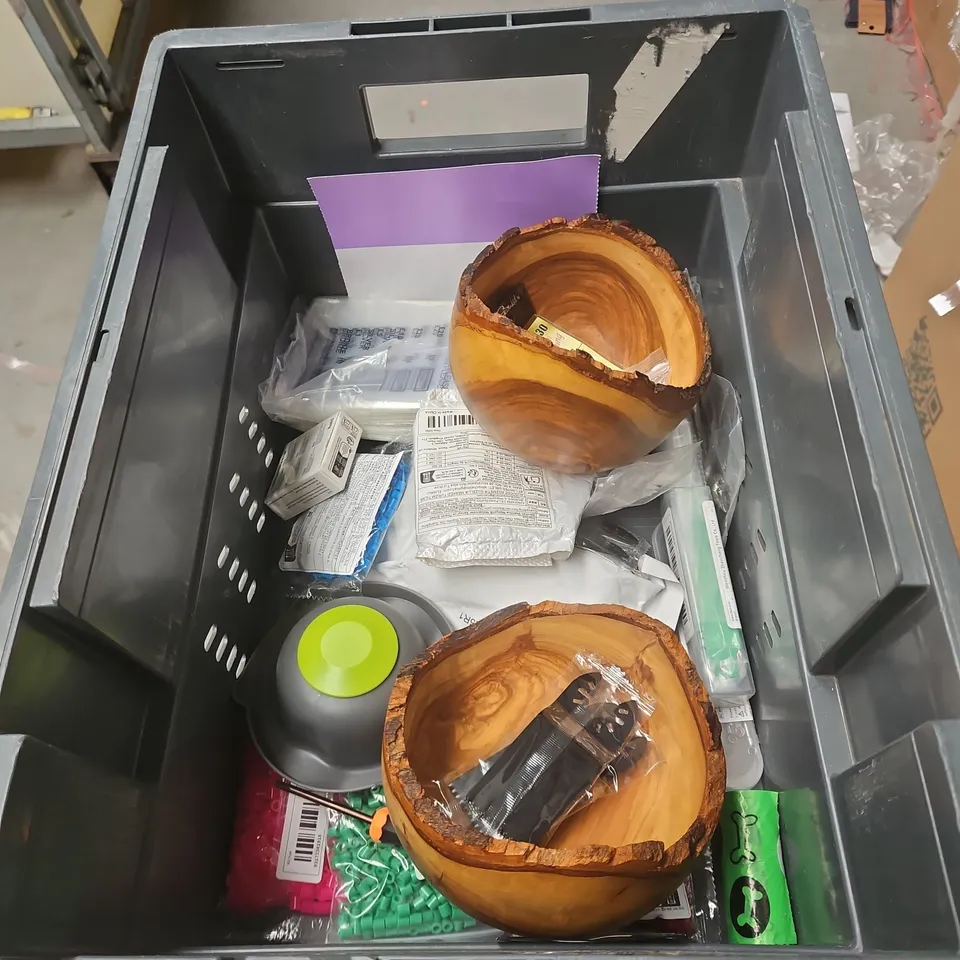 APPROXIMATELY 15 ASSORTED ITEMS TO INCLUDE BOWLS, FISHING HOOKS, ASSORTED DIY ITEMS ETC