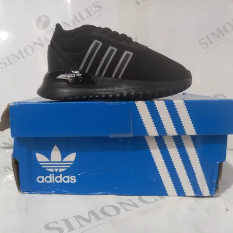 BOXED PAIR OF ADIDAS U PATH X EL KIDS SHOES IN BLACK UK SIZE 4