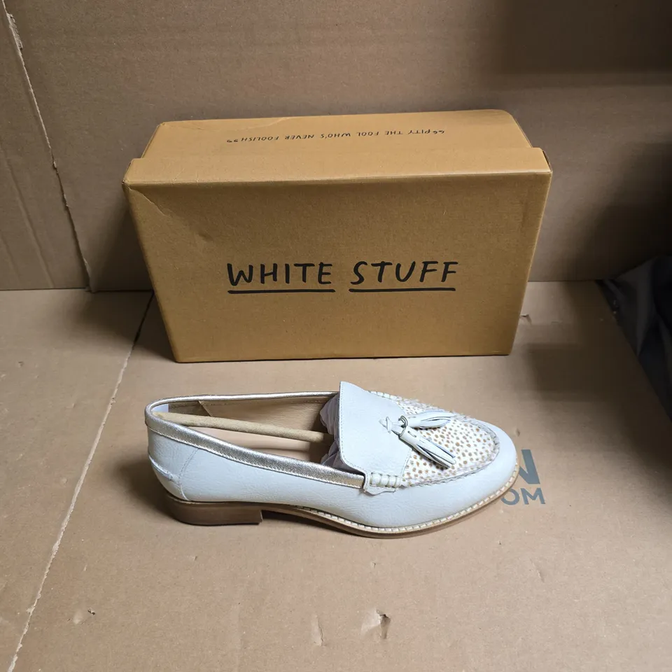 BOXED WHITE STUFF WOMEN'S TASSEL LOAFERS – BOXED - UK SIZE 5.5 