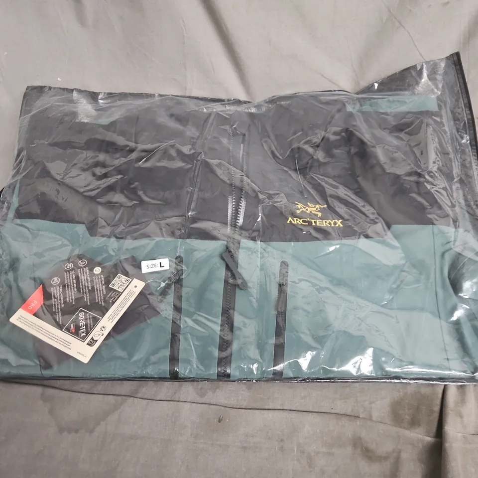 ARC'TERYX GORE-TEX PRO SHELL JACKET – SIZE L 