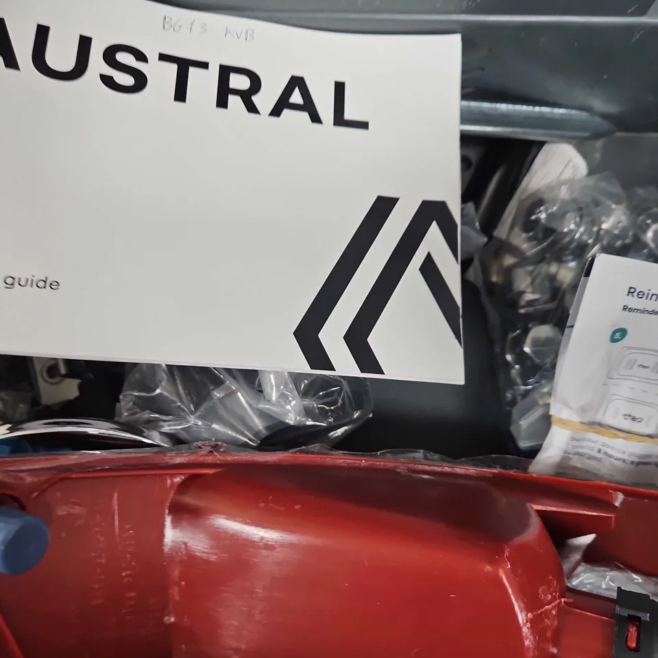 TOTE OF APPROXIMATELY 8 ASSORTED ITEMS TO INCLUDE - KMC X11EL CHAIN , CITROEN HUB CAPS , BIN FOR CAR ETC 