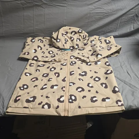 HOLLY & BEAU CAMEL LEOPARD COLOUR CHANGING RAINCOAT – AGE 7-8