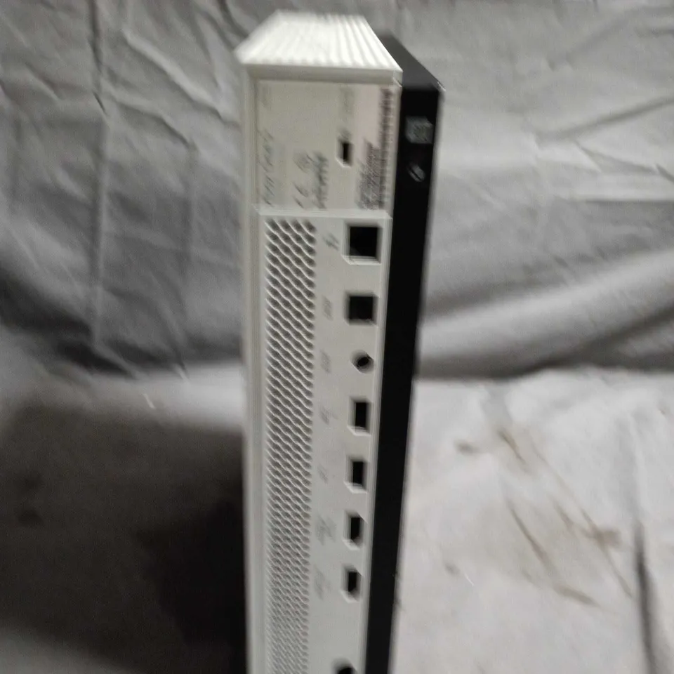 XBOX ONE S GAME CONSOLE 