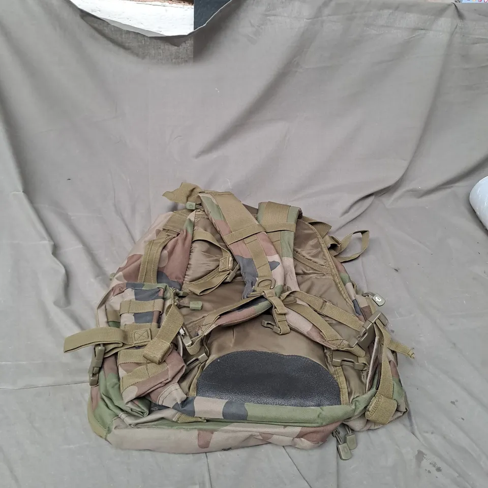 INVINCTUS DEFENDER CAMO BAG
