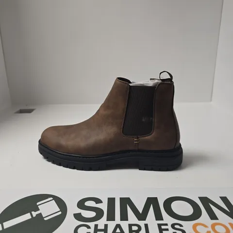 BROWN LEATHER CHELSEA BOOT WITH LUG SOLE PAVERS SIZE 8