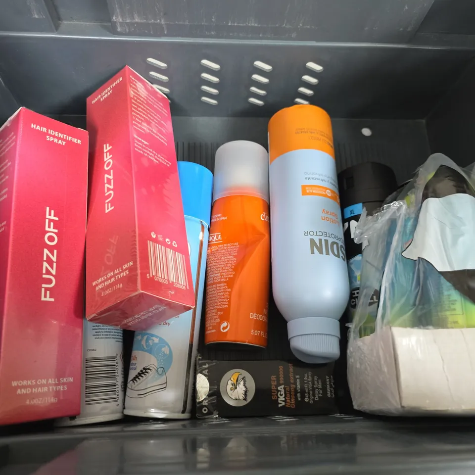 APPROXIMATELY 10 ASSORTED AEROSOLS TO INCLUDE LYNX, DOVE MEN AND ISDIN