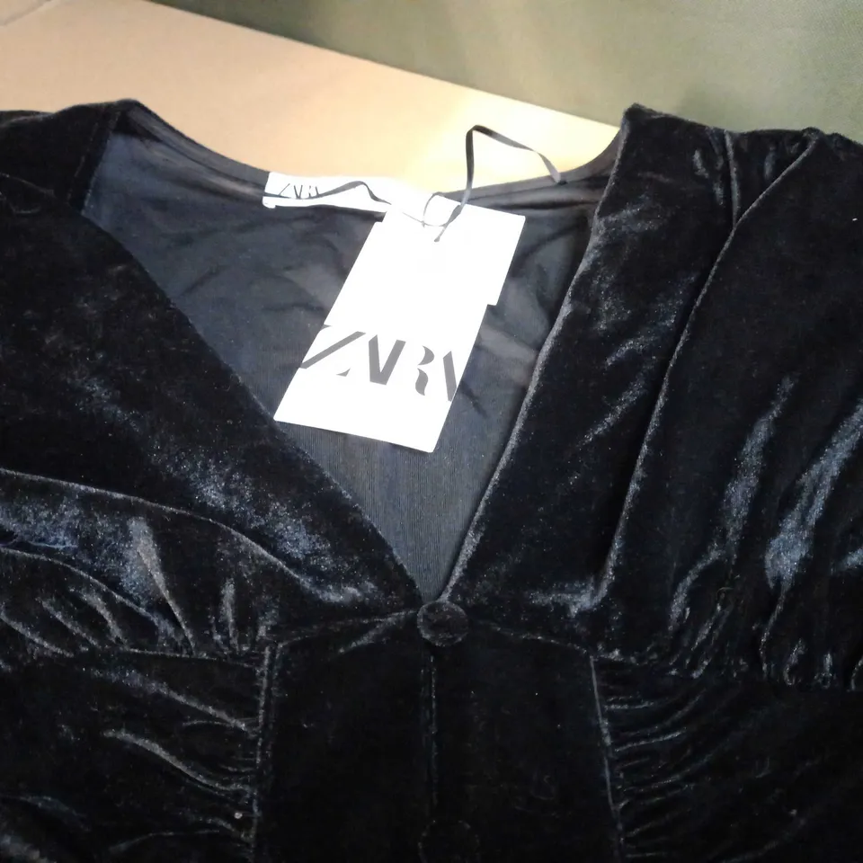 ZARA BLACK VELVET BUTTON DETAILED LONG SLEEVED MINI - SMALL