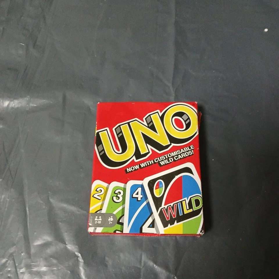 PALLET OF ASSORTED ITEMS INCLUDING UNICORN MAGIC PAINTING SET , ADOPT ME PLUSH PETS AND UNO CARD GAME 