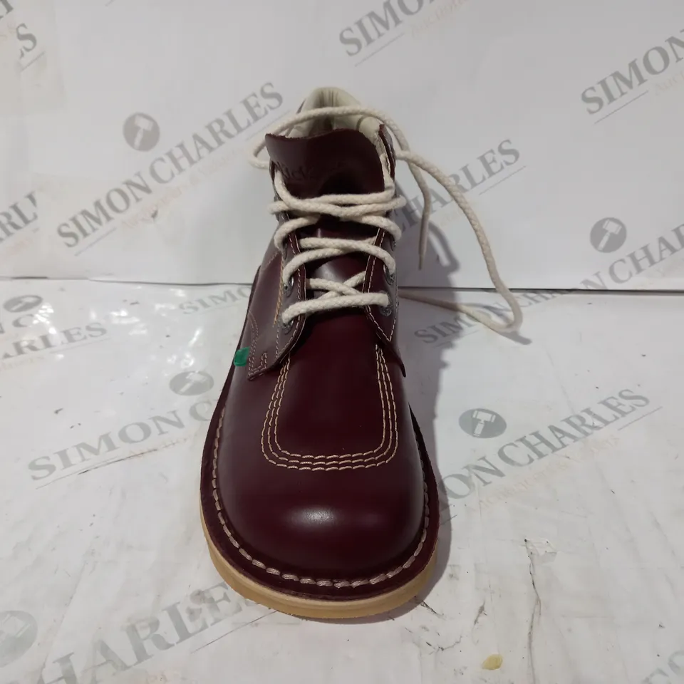 PAIR OF KICKERS LACE UP SHOES IN BURGUNDY EU SIZE 42