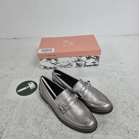 MODA IN PELLE WOMEN'S METALLIC PEWTER LEATHER BUCKLE LOAFERS SIZE 6
