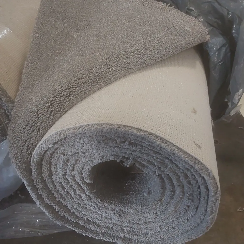 ROLL OF QUALITY FIRST IMPRESSIONS WELLDRESSED CARPET // SIZE: APPROX 4 X 5.4m