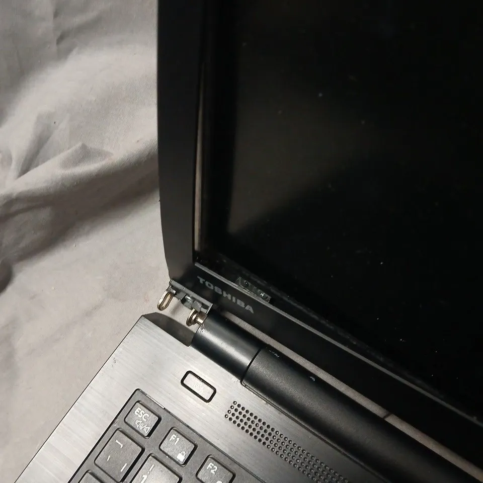 TOSHIBA SATELLITE PRO R50C LAPTOP 