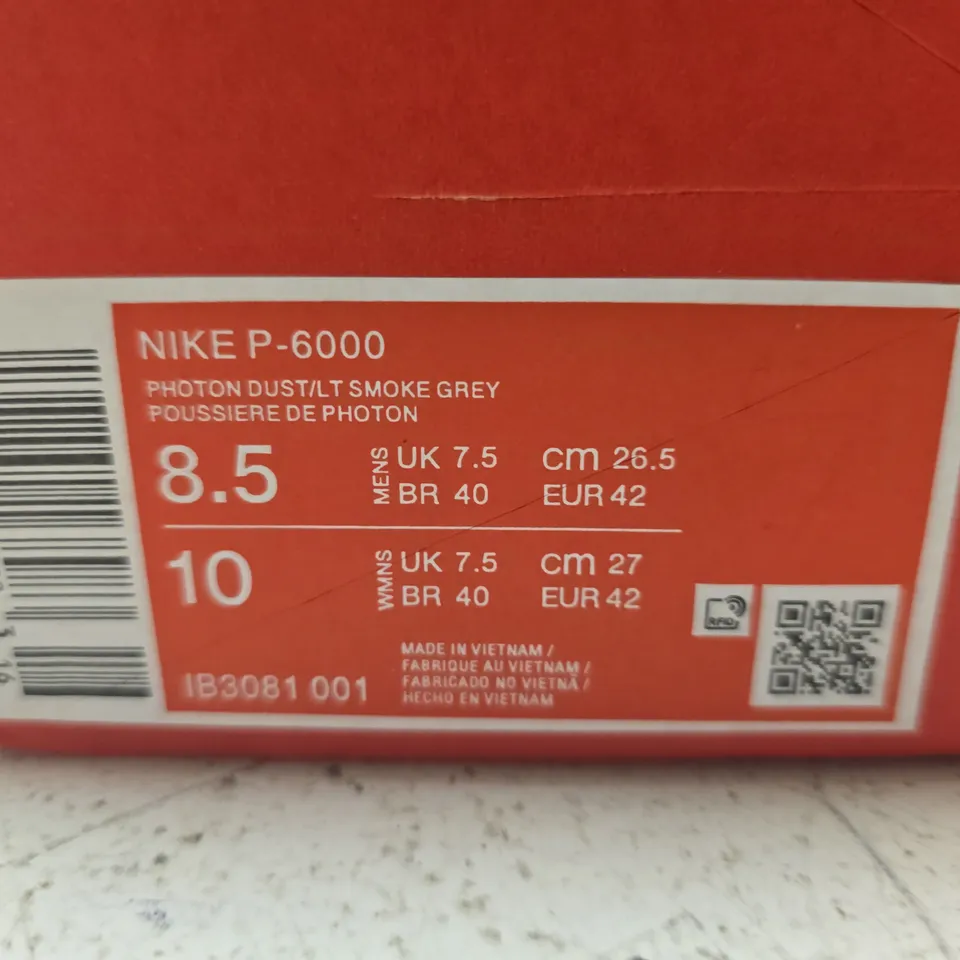 BOXED PAIR OF NIKE P-6000 RUNNING SHOES – PHOTON DUST / LT SMOKE GREY, UK 7.5