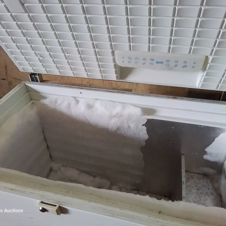 ELECTROLUX CHEST FREEZER WHITE