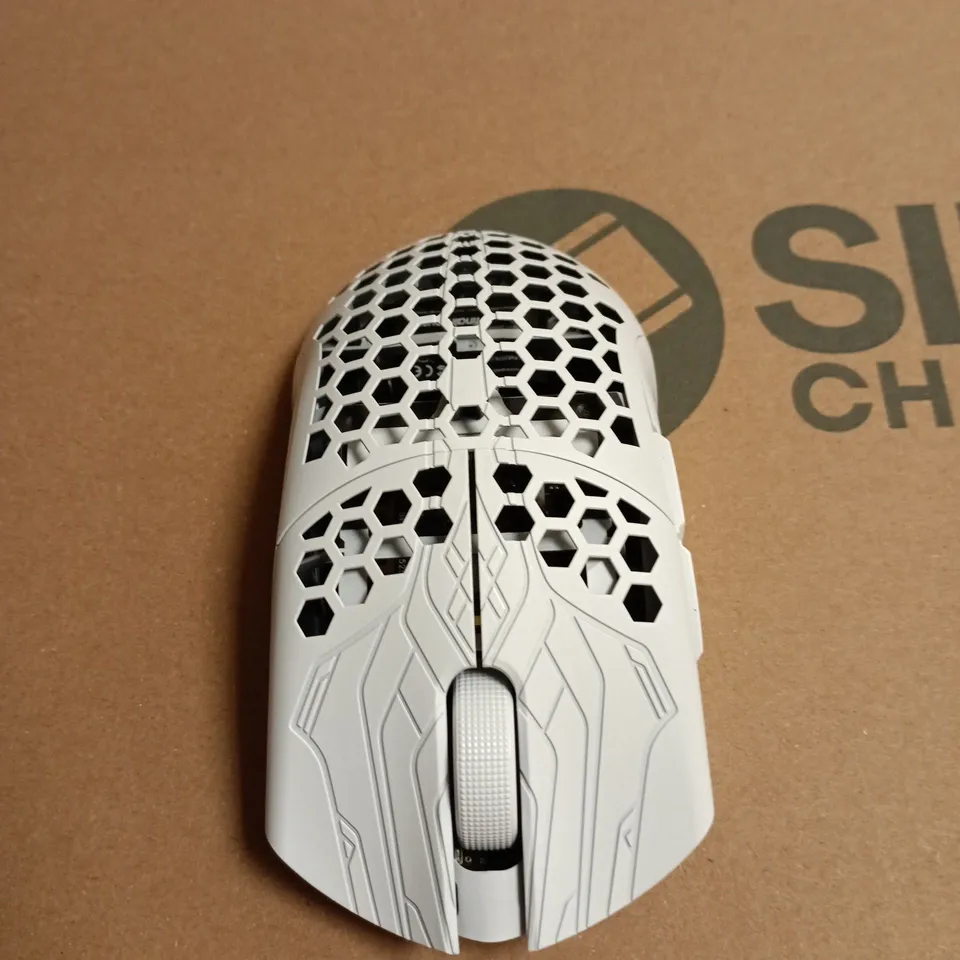FINALMOUSE FROSTLORD WHITE HONEYCOMB MOUSE – BOXED