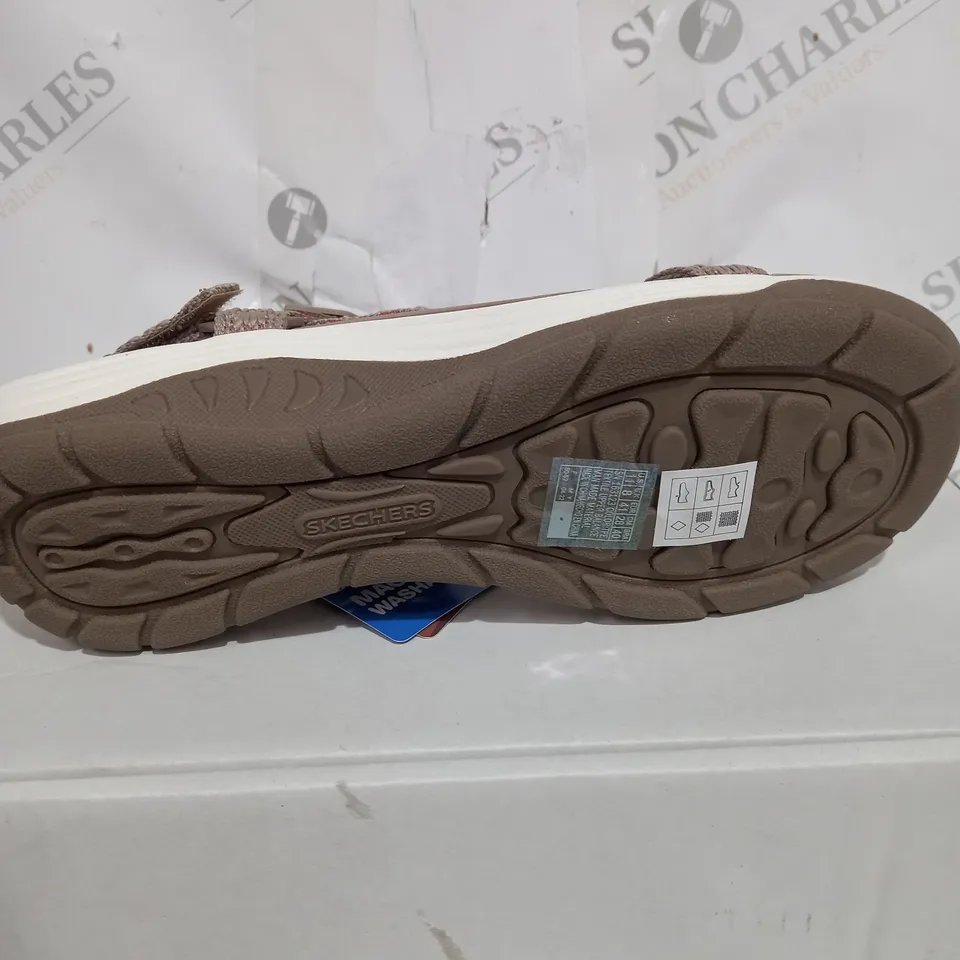 SKECHERS TAN STRAPPED SANDALS SIZE 8