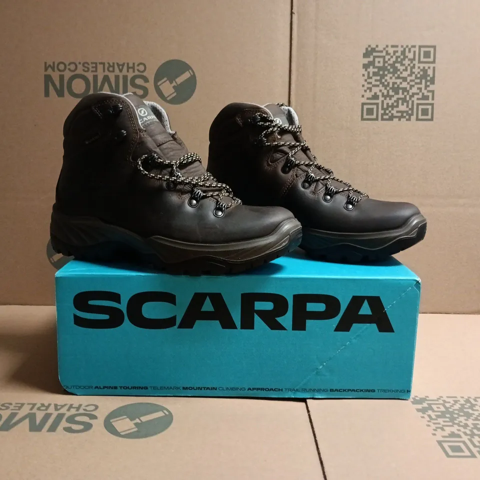 BOXED PAIR OF SCARPA TERRA GTX BOOTS IN BROWN SIZE UK 5.5