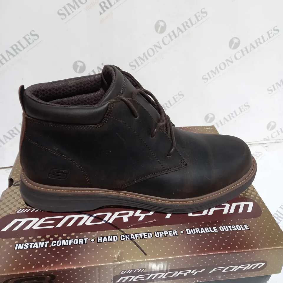 BOXED PAIR OF SKECHERS LEATHER BOOTS IN CHOCOLATE SIZE 10