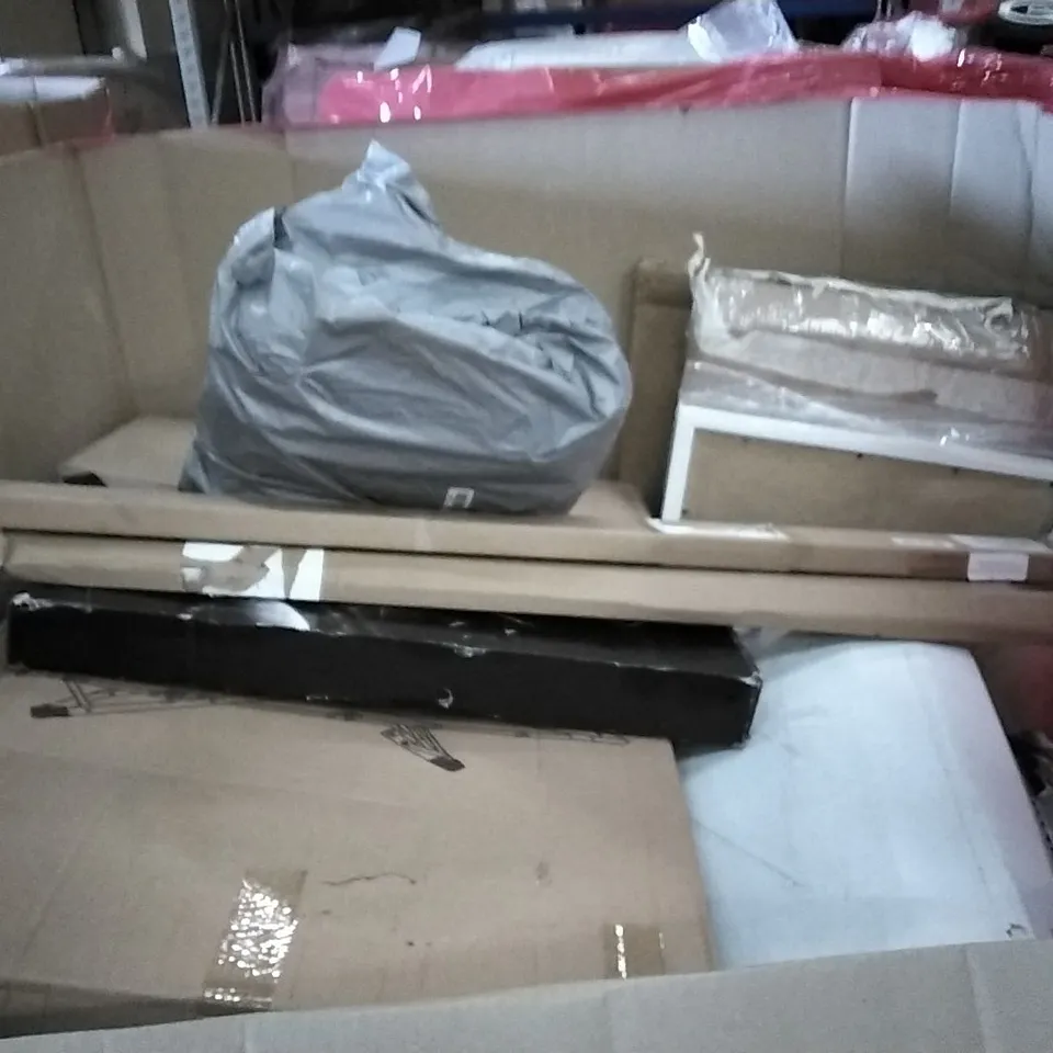 PALLET OF ASSORTED ITEMS INCLUDING NEEWER, CHRISTMAS TREE, FABIAN CLARKE PHOTO FRAMES, GRUNTEK SPRINKLER, PET BACKPACK, FOLDOUT LOUNG CHAIR 