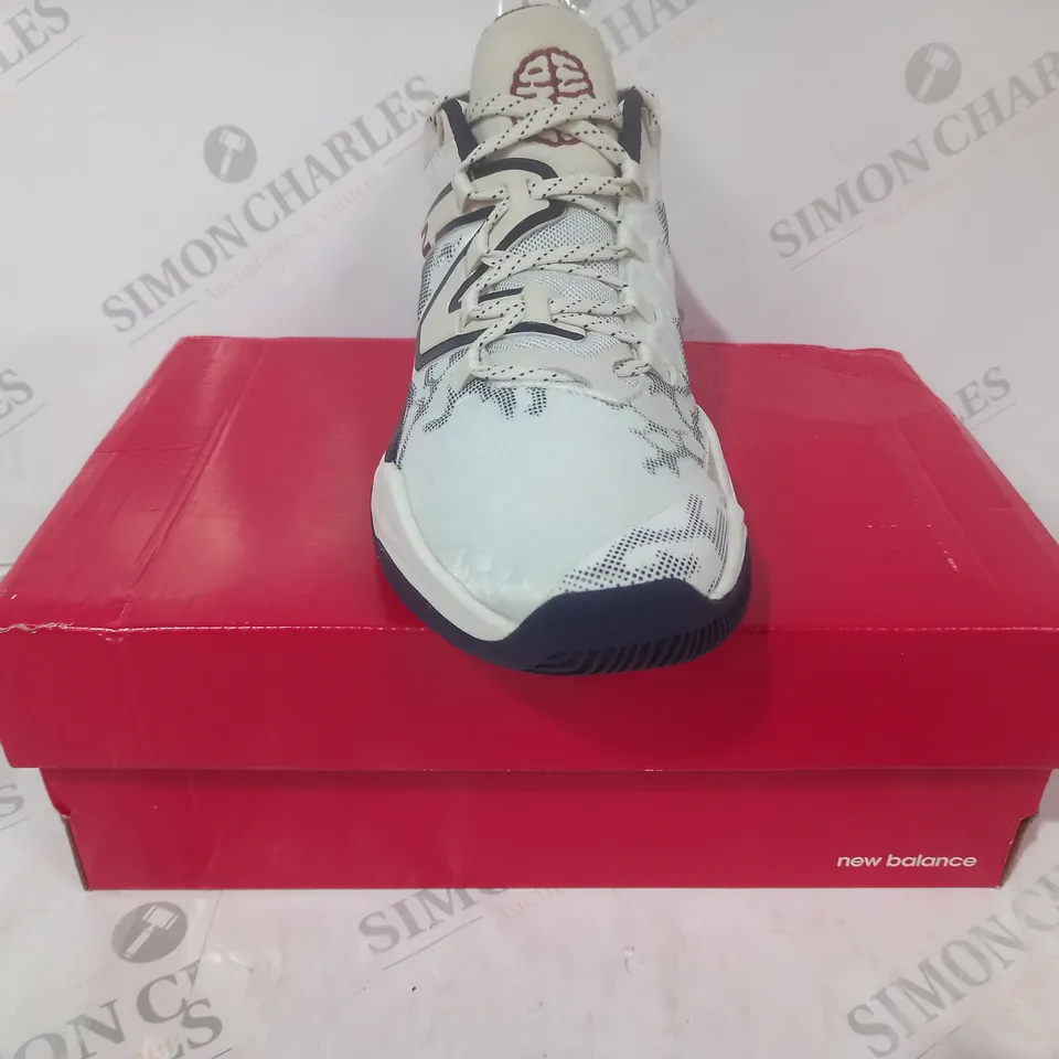BOXED PAIR OF NEW BALANCE SHOES IN OFF WHITE/NAVY UK SIZE 8