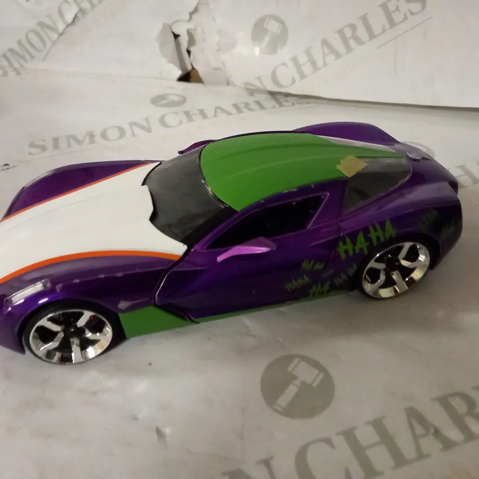 BATMAN JOKER 2009 CHEVY CORVETTE STINGRAY 1:24