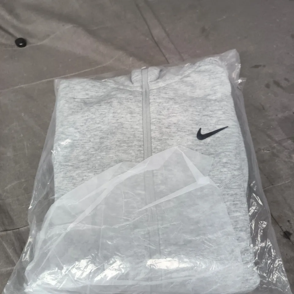 BAGGED NIKE CAUAL HOODIE - LARGE