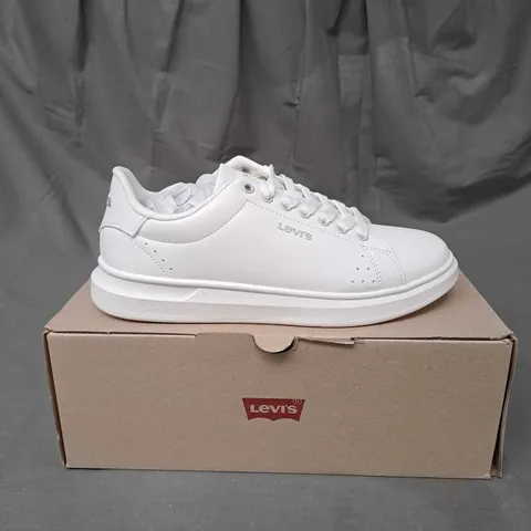BOXED PAIR OF LEVIS ELLIS 2.0 BRILLIANT WHITE SIZE 7.5