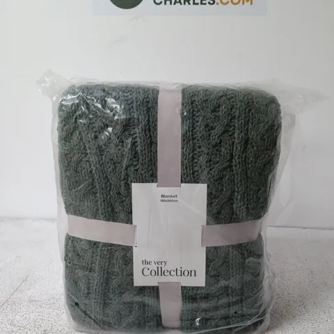 THE VERY COLLECTION CHENILLE CABLE KNIT BLANKET 150 X 240 CM - GREEN